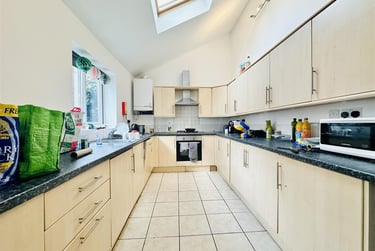 6 bed house, Elmsthorpe Avenue, Lenton, Nottingham, NG72BU - Image 1